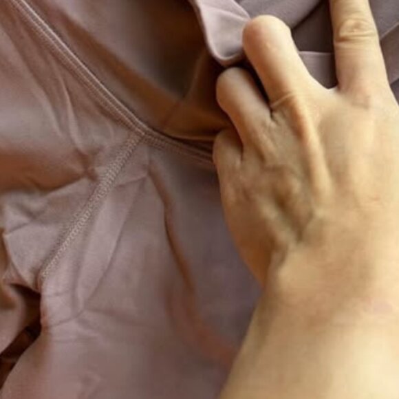 NWT TNA Butter Leggings in Blush - Picture 4 of 5